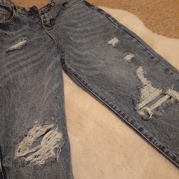 Mom Jeans - Picture 6 of 11